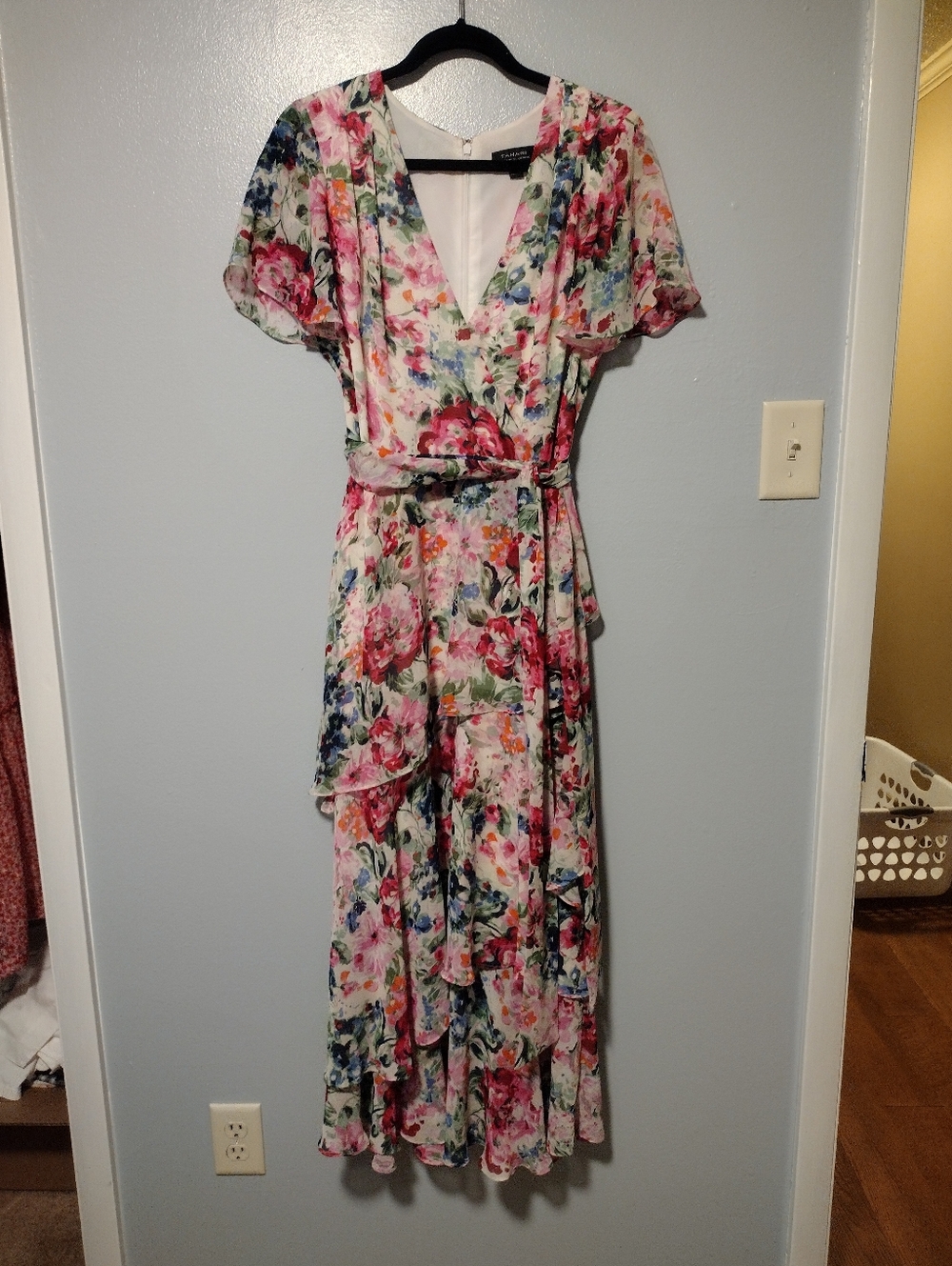 TAHARI Floral Tiered Maxi Dress Chiffon V Neck
